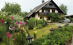 Garden Apartments Maria